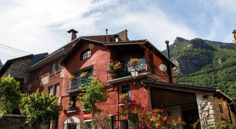 Vacation home with 3 rooms for 8 persons in Huesca