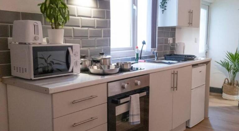 Mega Value Stay - 7 Beds, Keyless Entry, City 5 min walk BY PROPERTY PROMISE — photo 4