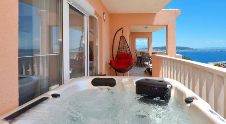 Rental apartment with patio, yard & sauna | Dogs allowed — photo 2