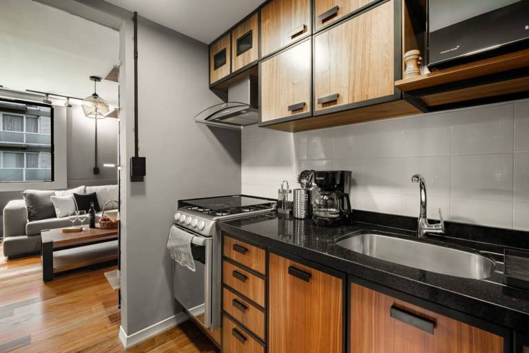 Newly Renovated 2Bdrm with Private Rooftop Terrace — photo 4