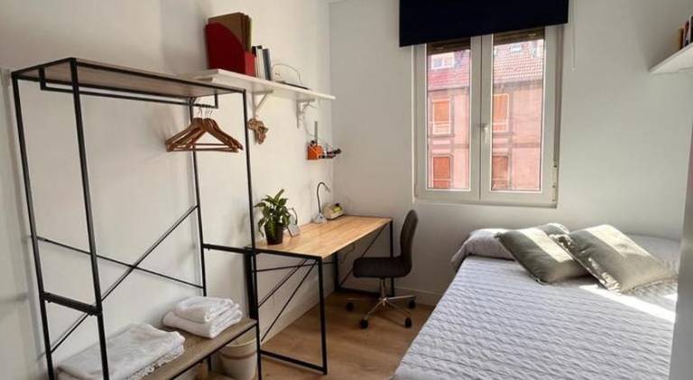 Habitacion cerca del centro, bano y cocina compartida in Bilbao