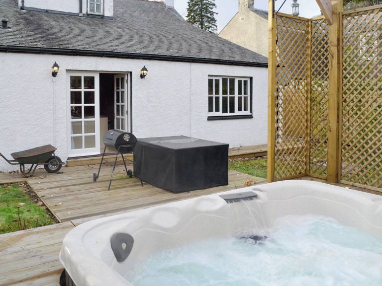 Cottage Bridgend of Lintrathen