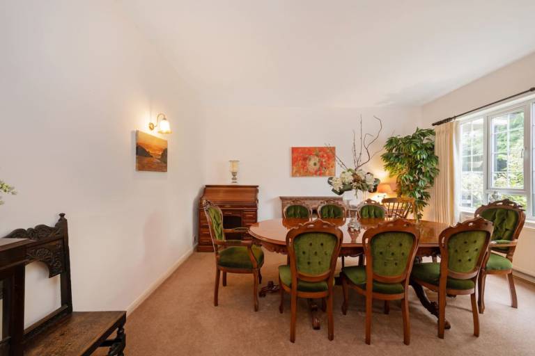 5-Bed Home Private Parking 25 Mins To Central — photo 4
