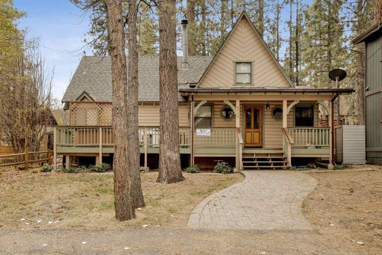 Cabin with jacuzzi & barbeque | Mountain view — photo 2