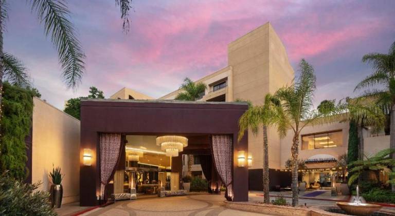 Avenue of the Arts Costa Mesa, a Tribute Portfolio Hotel in Santa Ana, CA