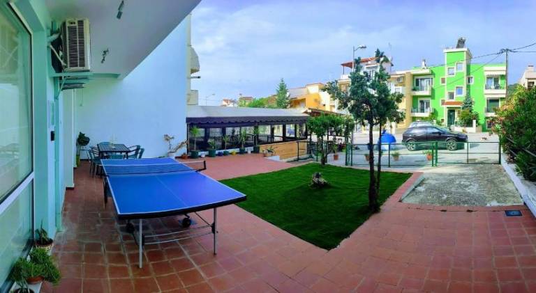 Apartment with garden & patio — photo 3
