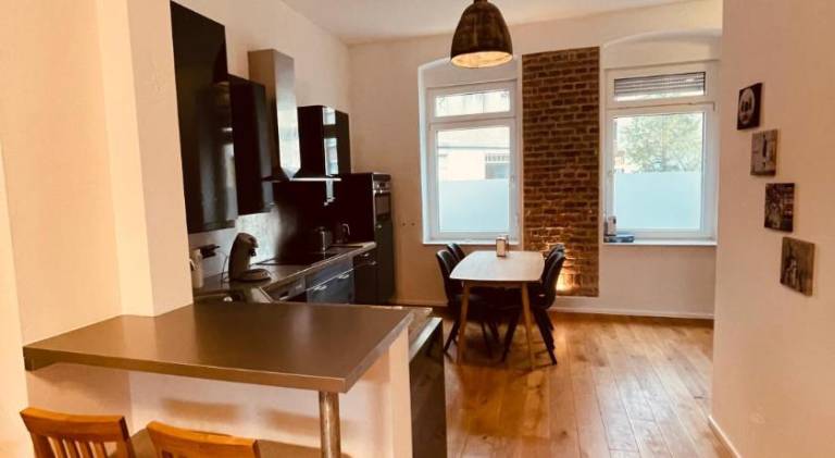 Apartment with patio | Next to Hohenzollern Bridge | Perfect for remote work — photo 2