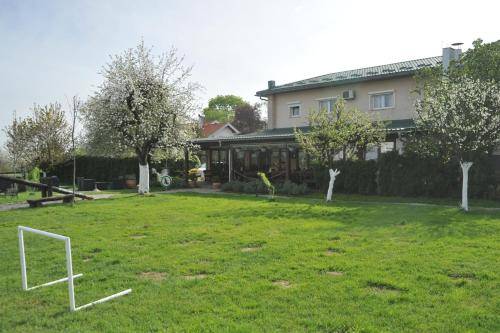 Prenočišče z zajtrkom  Hrvatski Leskovac