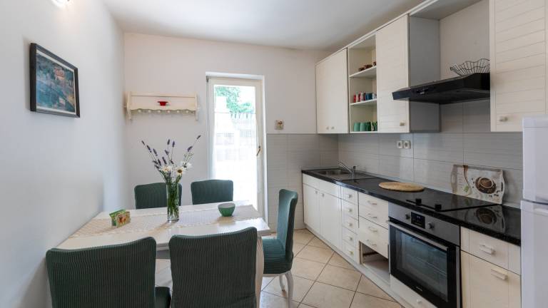 Holiday apartment with barbecue, garden & terrace — photo 5