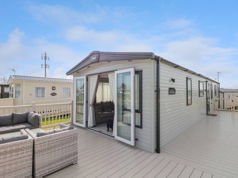 Cottage  Cayton Bay