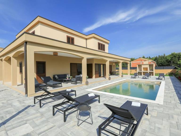 Ferienhaus Ražanac