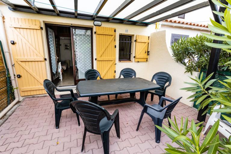 Wonderful vacation home with pool, patio & grill | Close to the beach | Pets allowed — photo 2