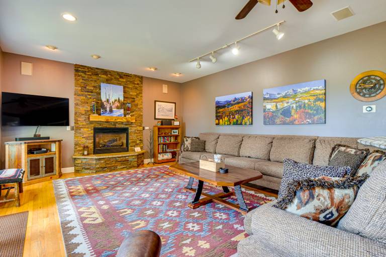 1 Mi to Ski Lift: Mtn-View Breck Home w/ Hot Tub! — photo 4