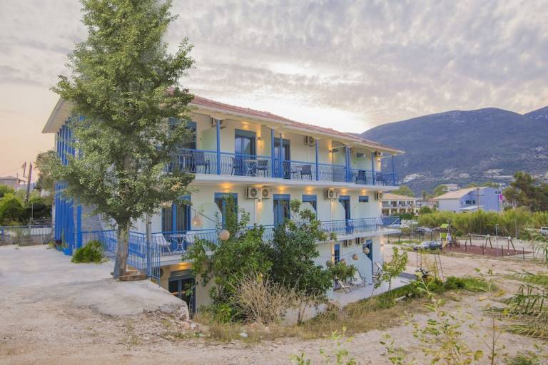 Απαρχοτέλ  Βασιλικη