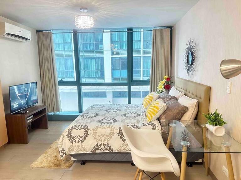 Holiday apartment with pool in Taguig