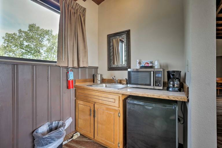 Burkesville Apt w/ Deck, Views & Pool Access! — photo 4