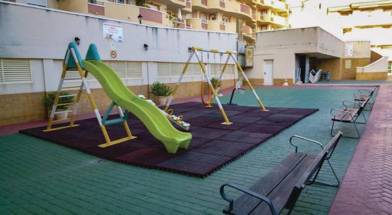 Holiday apartment with patio & pool — photo 5