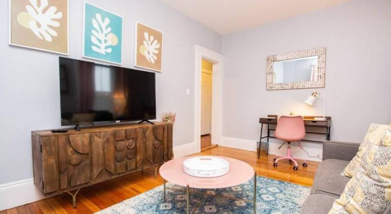 Rental apartment with patio | Suitable for remote work in Cambridge, MA