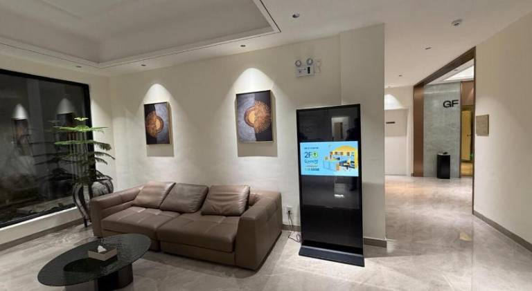 Apartment with pool — photo 4