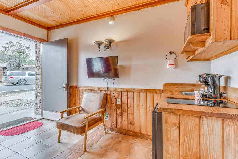 5 Mi to Alto Lake! Pet-Friendly Ruidoso Studio — photo 4