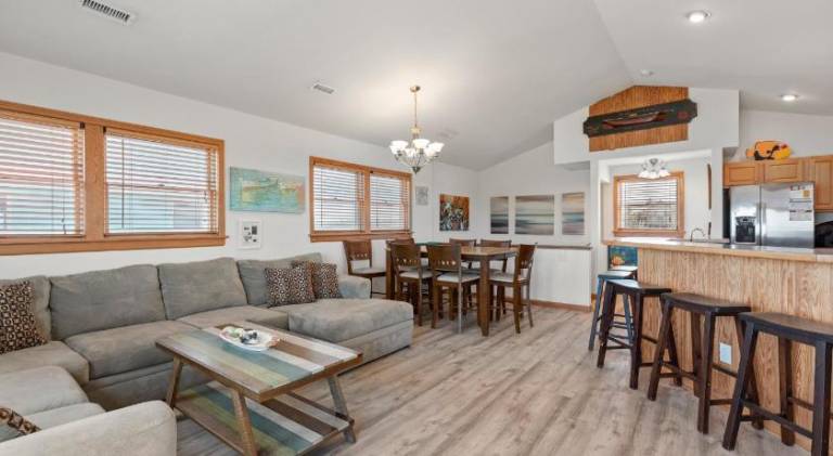 Vacation home with pool & hot tub | Close to the beach | Pets allowed — photo 5