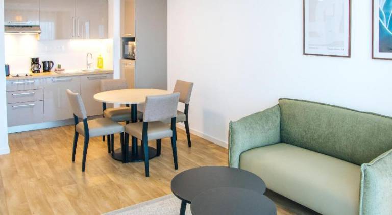 Serviced apartment with terrace & yard | Near Citadel of Lille in Calais