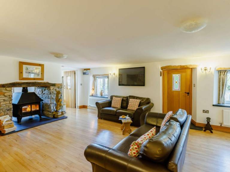 Cottage with jacuzzi, terrace & garden — photo 4