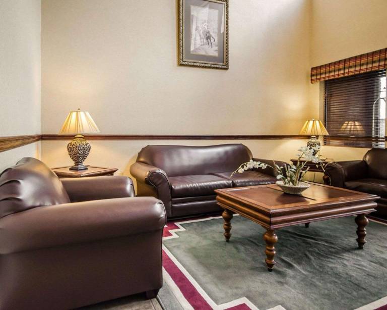 Quality Suites Jeffersonville - Louisville North — photo 4