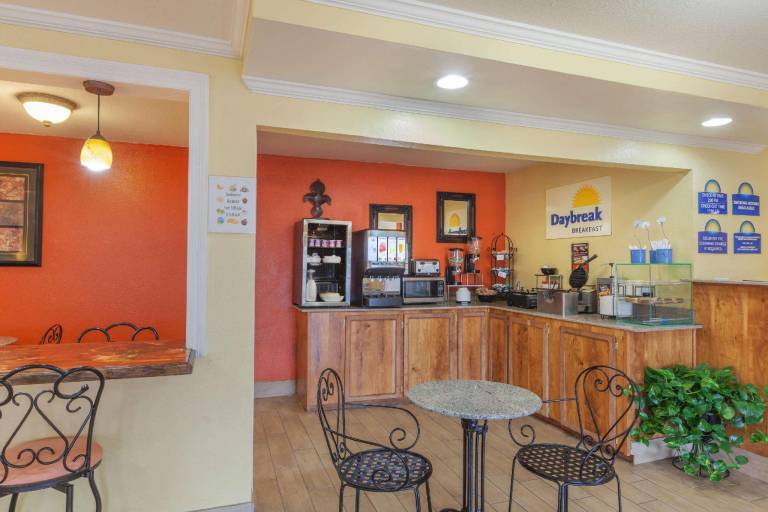 Days Inn by Wyndham Natchitoches — photo 4