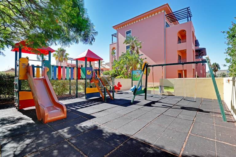Rental apartment with yard, pool & patio — photo 4