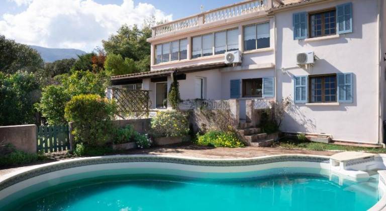 Holiday apartment with pool in Bastia