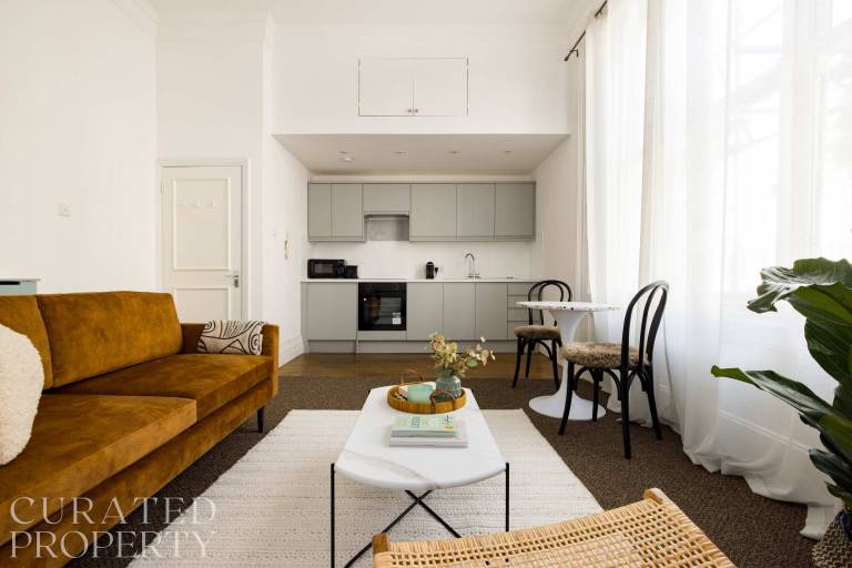 Spacious Earls Court Apt Office & Rear Terrace