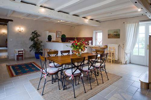 Spacious vacation home with pool | Pet-friendly — photo 2