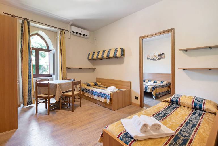 Pleasant apartment with yard, terrace & pool | Garden view | Beach nearby | Pets are welcome in Moneglia