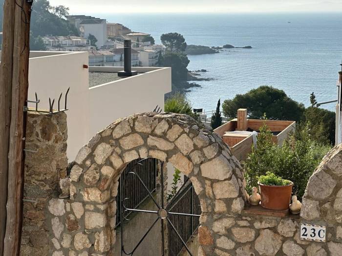 Holiday apartment with patio & barbecue | Sea view — photo 2