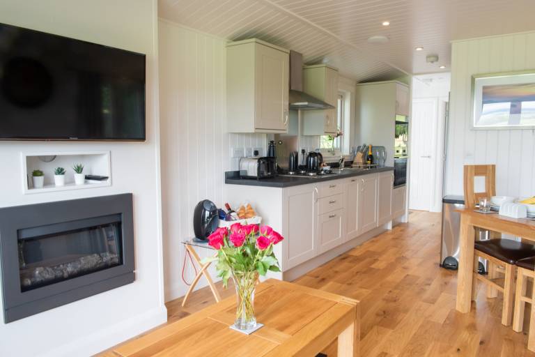 Fully equipped lodge with BBQ & jacuzzi | Beach view | Dogs allowed — photo 5