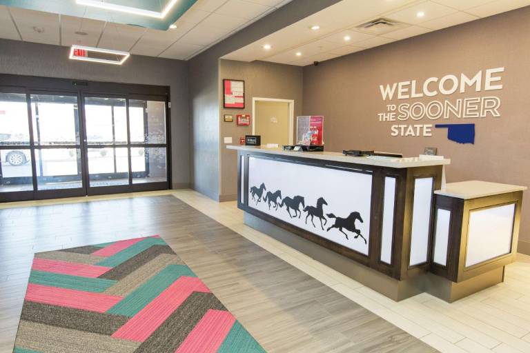 Hampton Inn Mustang — photo 5