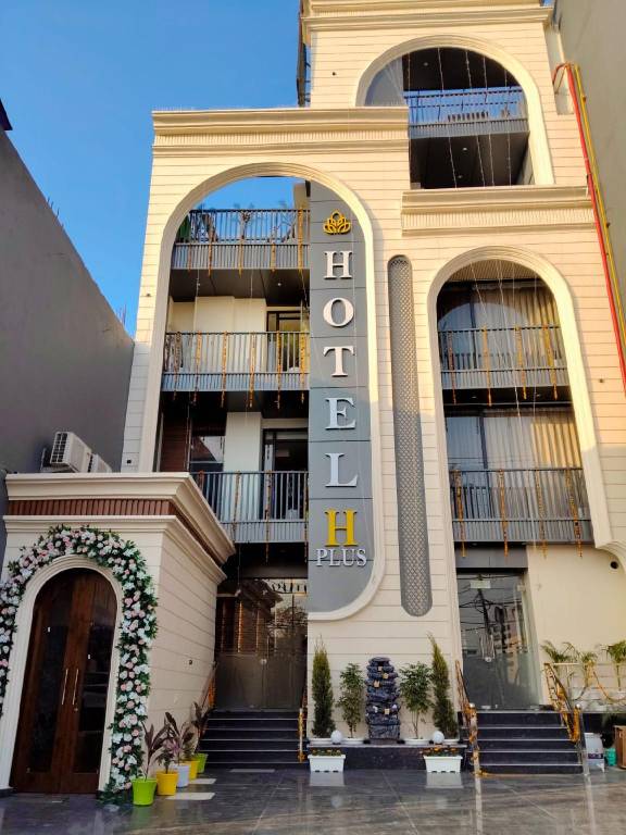 HOTEL H PLUS