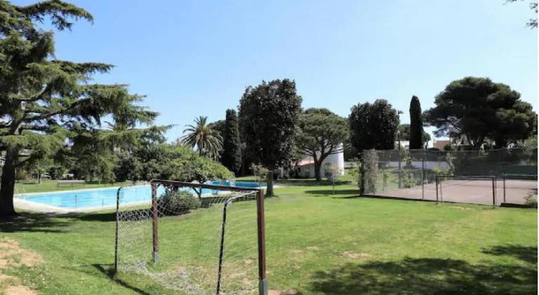 Vacation home with terrace, heated pool & garden — photo 5