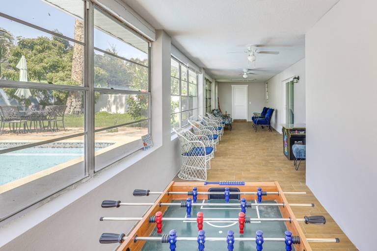 Steps to Bayshore Blvd! snowbird retreat w/ Pool — photo 4