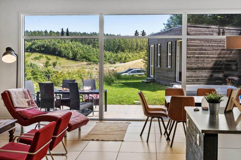 House with grill, terrace & jacuzzi — photo 3