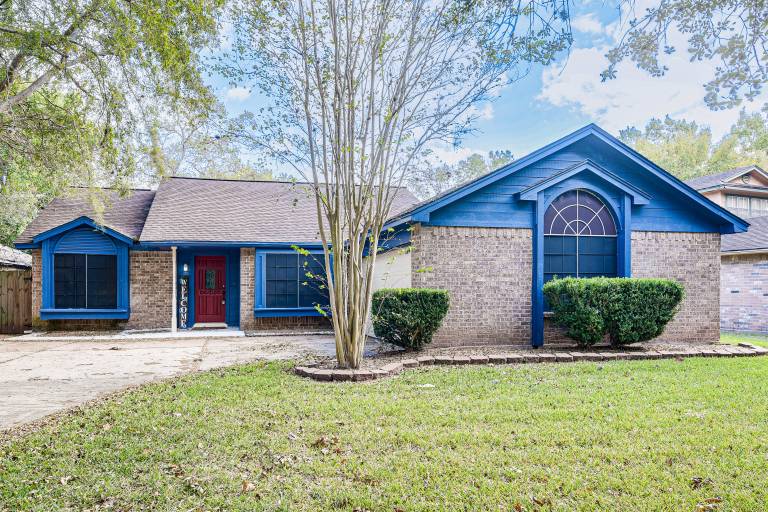 Extended Stay in Sugar Land! Family Home w/ Yard — photo 4