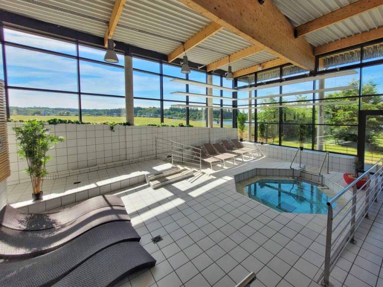 Vacation home with patio & pool — photo 3
