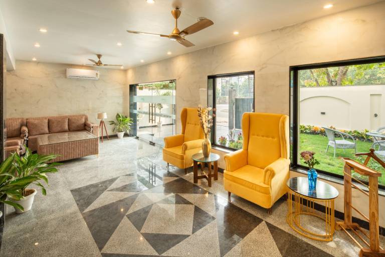 Lime Tree Hotel & One BHK Serviced Apartment Noida Grand Central Next to Sector 51 metro — photo 2
