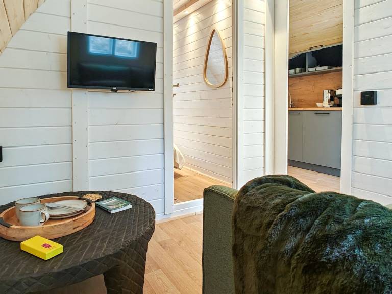 Cottage with yard | Pet-friendly — photo 2