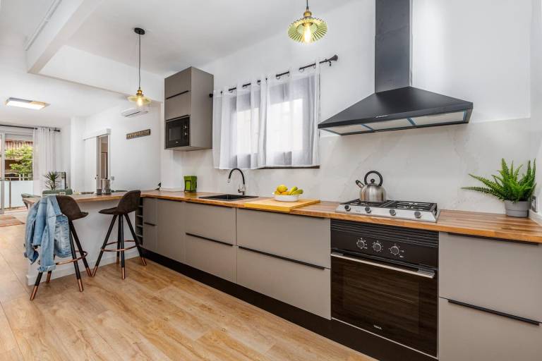 Fully equipped apartment with patio | Close to Magic Fountain of Montjuïc | Pet-friendly — photo 5
