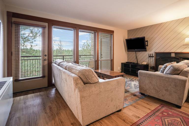 Family-oriented condo with heated pool, barbecue & hot tub | Dogs allowed — photo 3