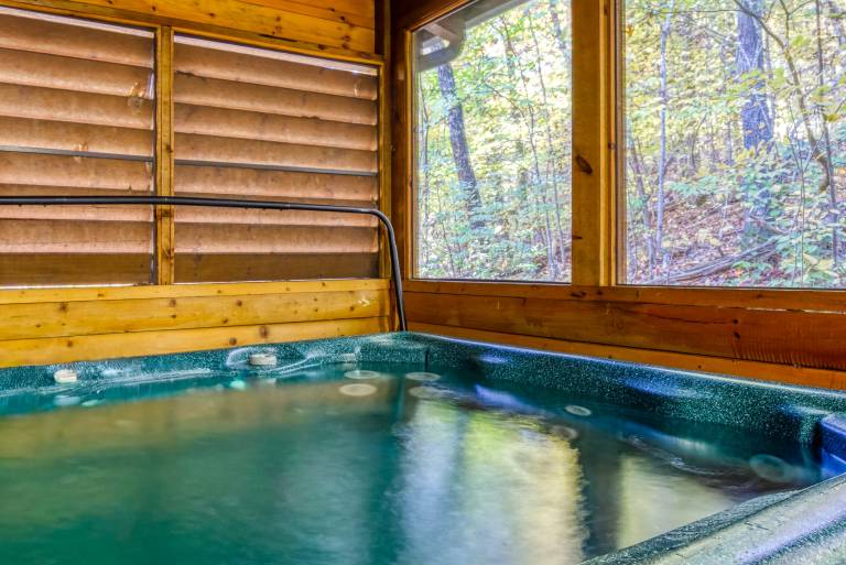 Family-friendly cabin with BBQ, pool & hot tub | Mountain view | Pets are welcome in Pigeon Forge, TN