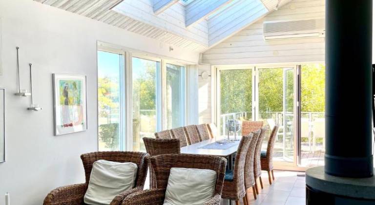 Villa with yard, BBQ & hot tub | Pets are welcome — photo 4