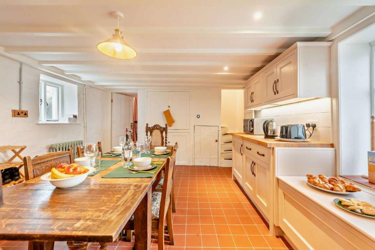 Lovely cottage with yard | Pets allowed — photo 4